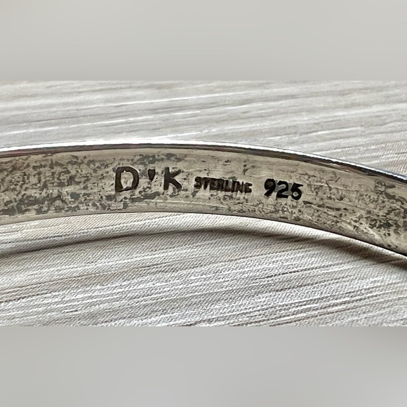 Vintage Designer Signed DK Sterling Silver & Brass Hook Bangle Bracelet - Picture 5 of 7